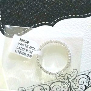 White gold gorgeous ring.